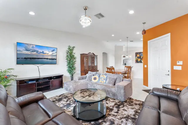 Residence photo 4