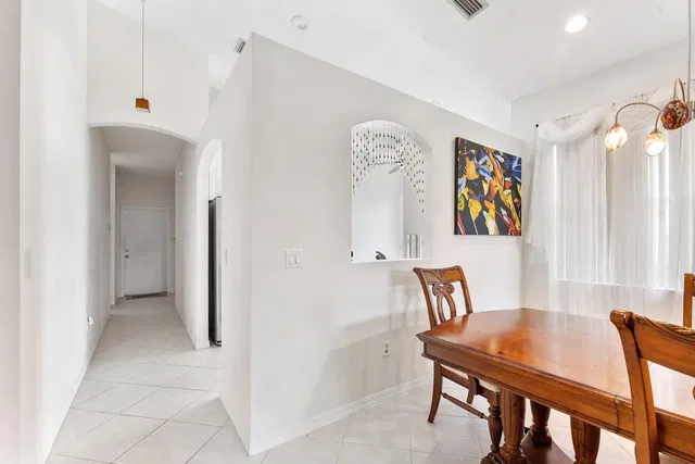Residence photo 12