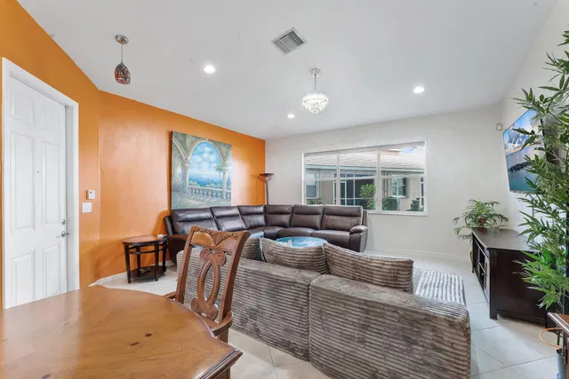 Residence photo 14