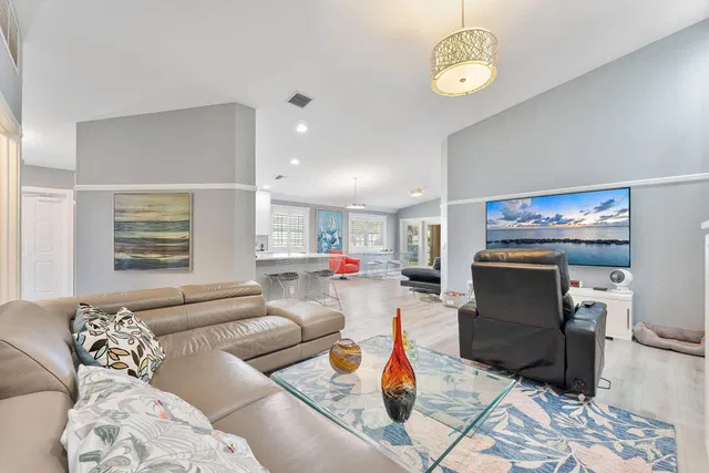 Residence photo 3