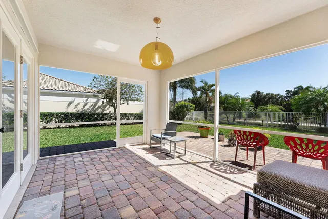 Residence photo 18