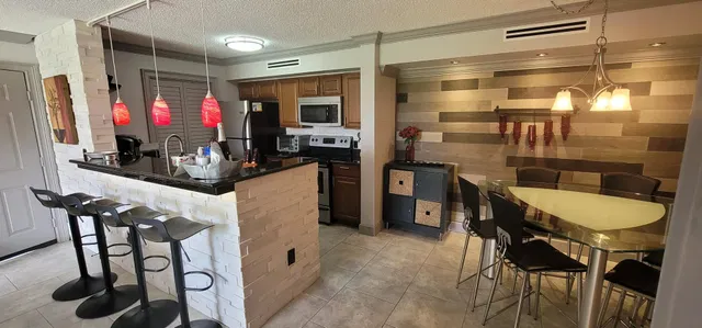 Unit 112 photo 8