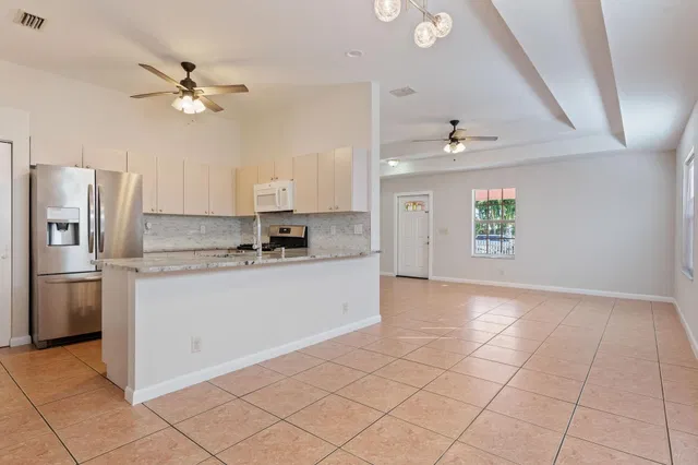 Unit 1 (left Side) photo 5