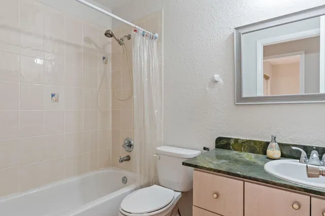 Unit 1 (left Side) photo 12