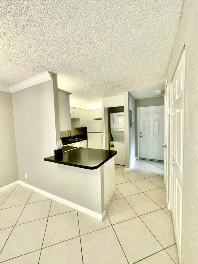 Unit B2 photo 8