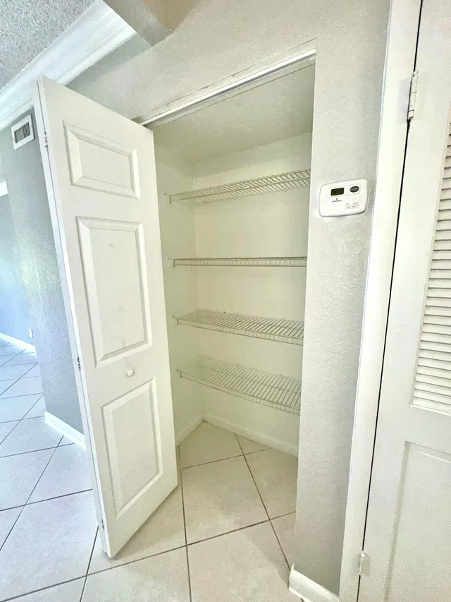 Unit B2 photo 12
