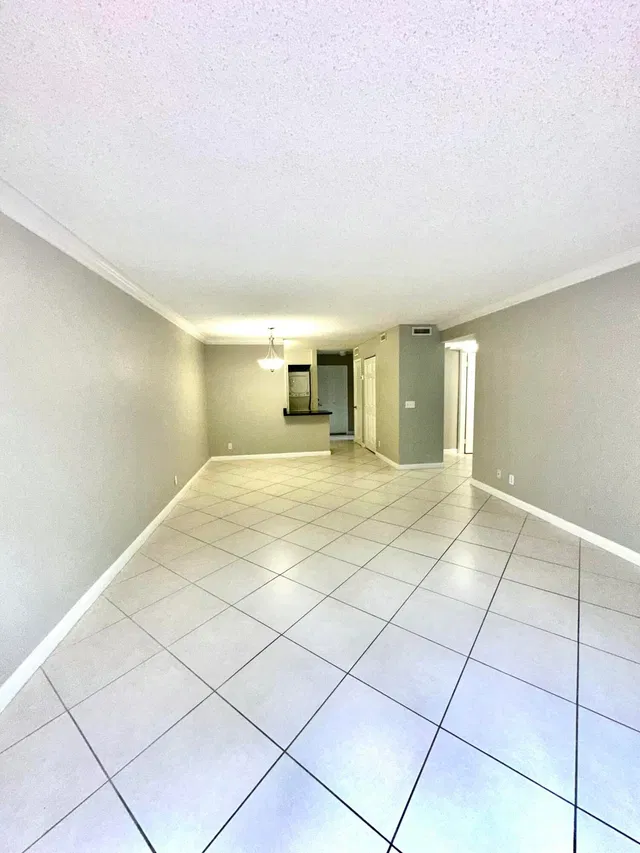Unit B2 photo 13