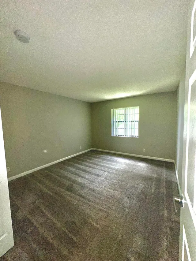 Unit B2 photo 18