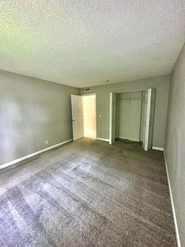 Unit B2 photo 19