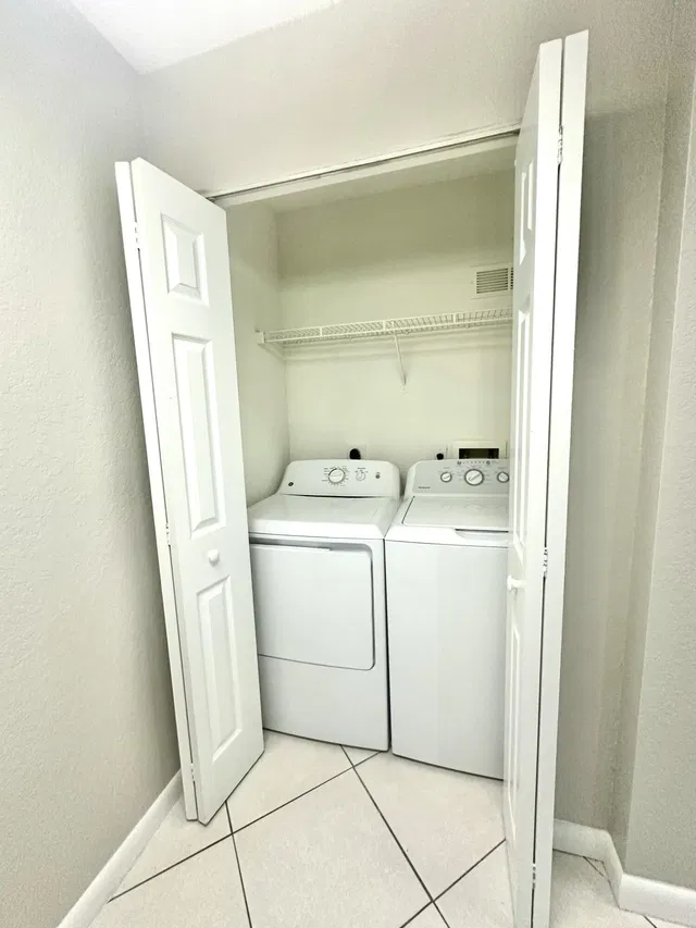 Unit C1 photo 9