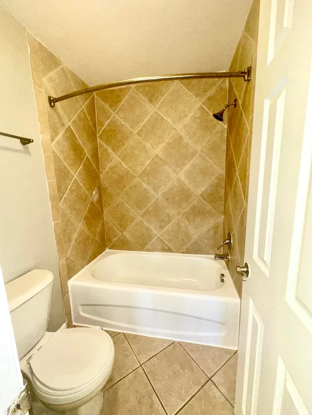 Unit C1 photo 15