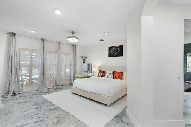 Residence photo 25