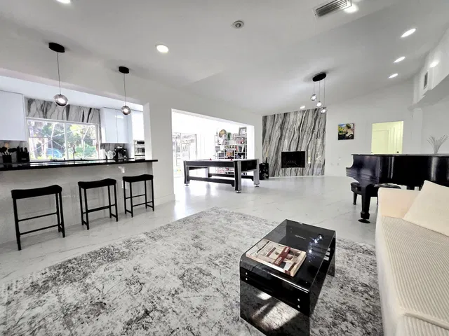 Residence photo 8