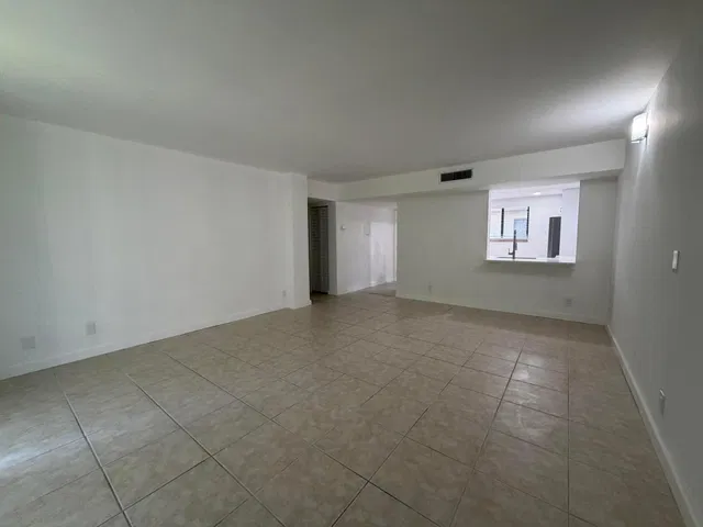  Unit 317 photo 4