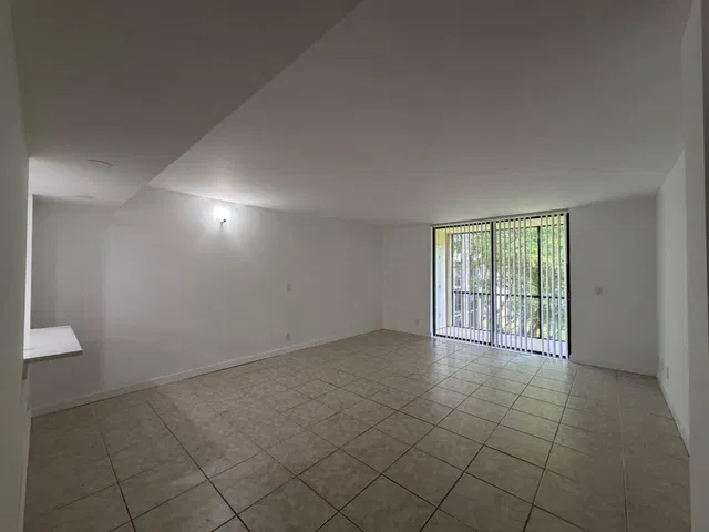  Unit 317 photo 5