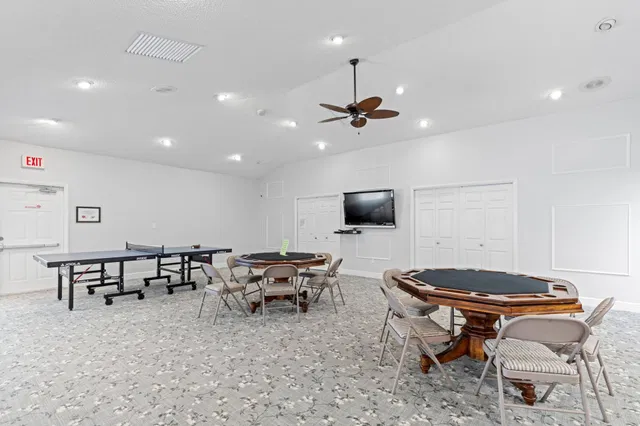Unit 86 photo 26