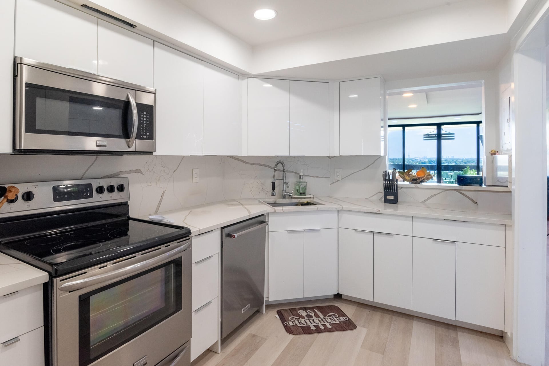 Presidential Estates Unit 1401 photo 15