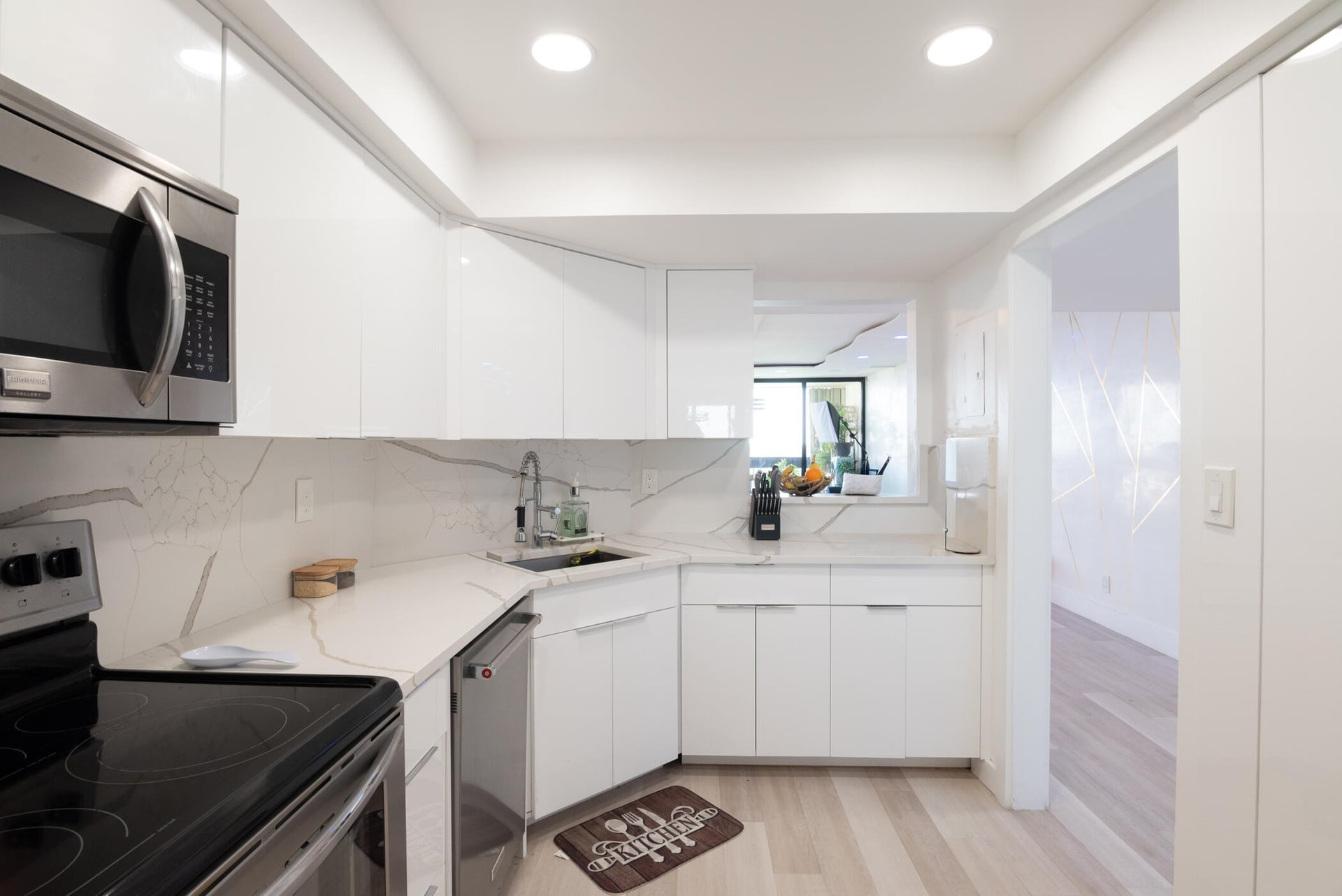 Presidential Estates Unit 1401 photo 17