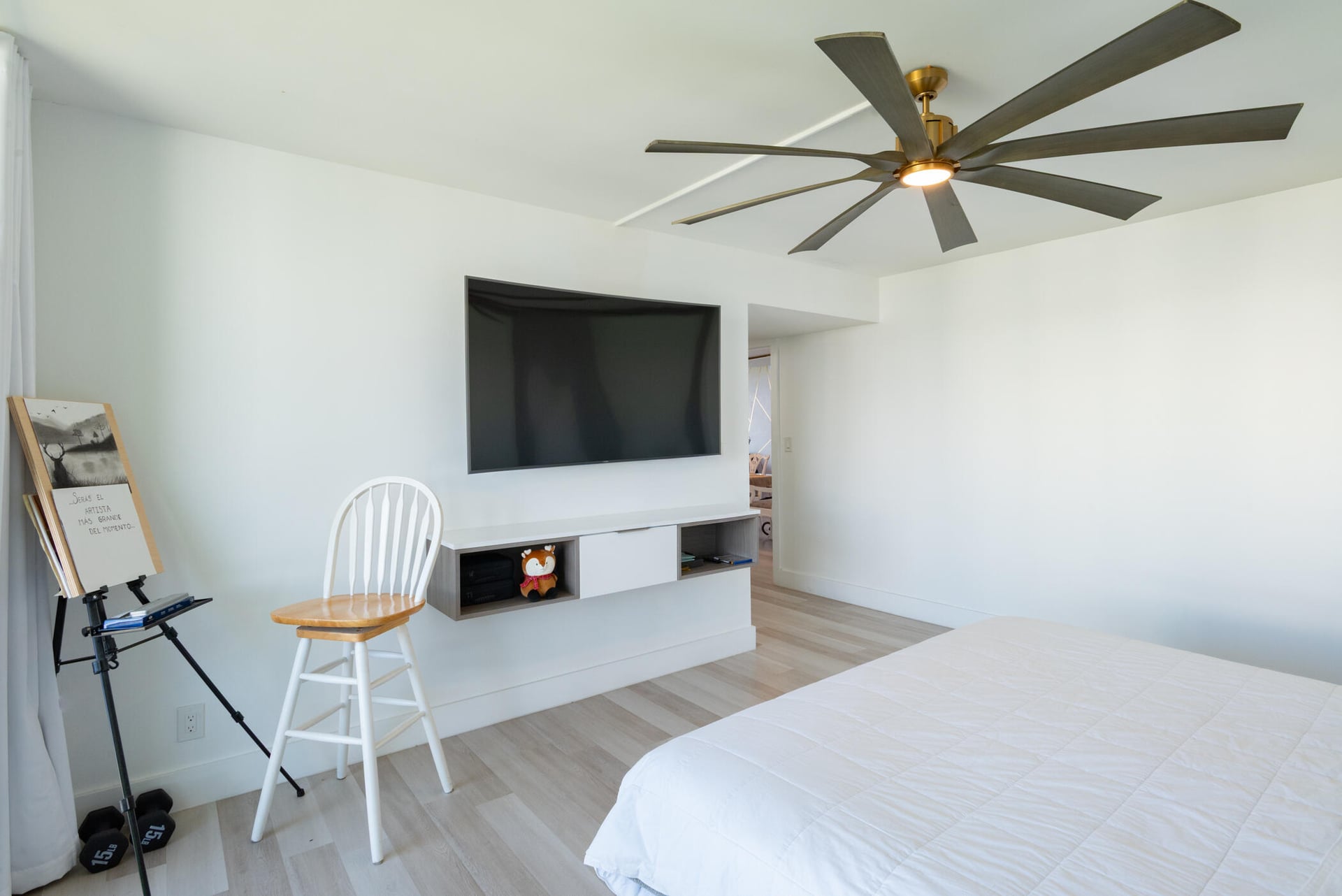 Presidential Estates Unit 1401 photo 23