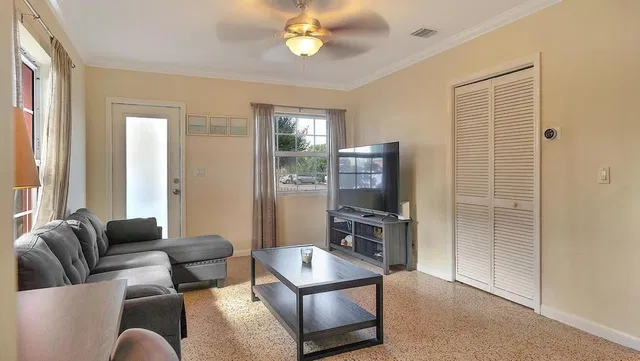Residence photo 8