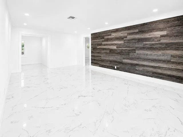 Residence photo 2
