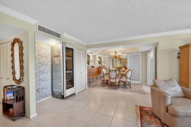 Unit 608 photo 14