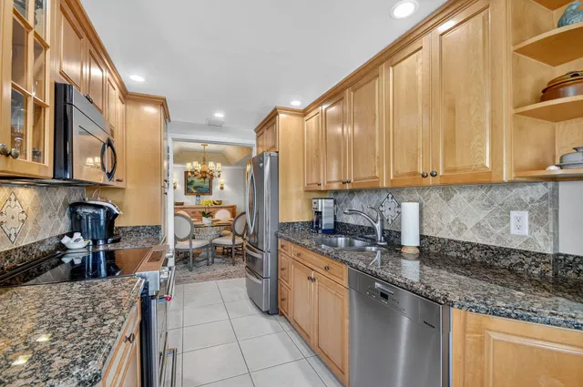 Unit 608 photo 32