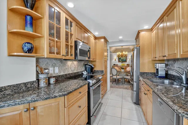 Unit 608 photo 33