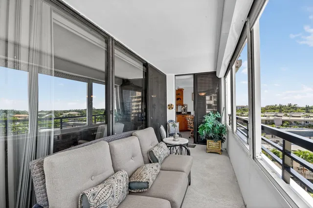 Unit 608 photo 37