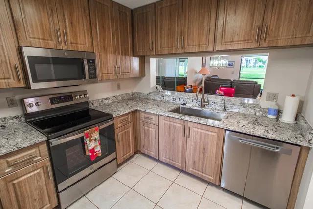 Unit 104 photo 14