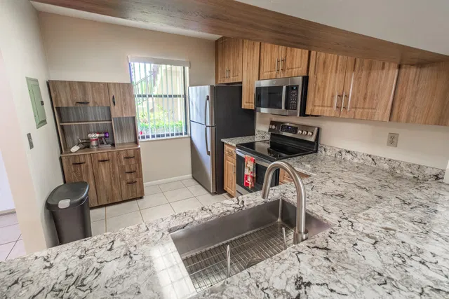 Unit 104 photo 18