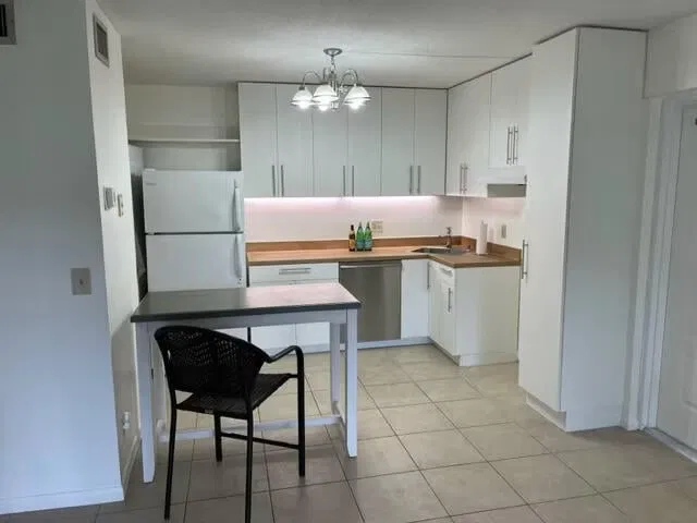 Unit C1 photo 2