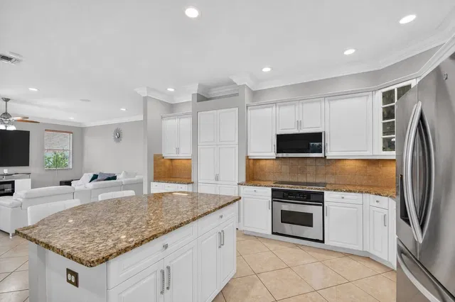 Residence photo 3