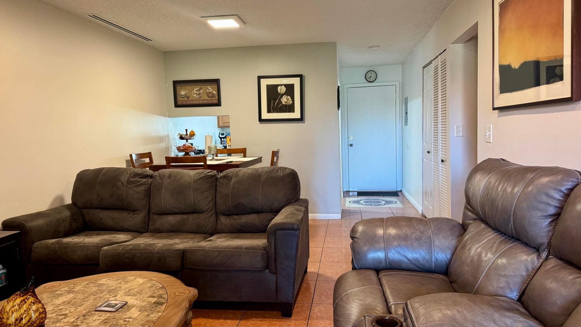 Unit 208 photo 4