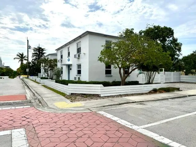 Unit 1 photo 11