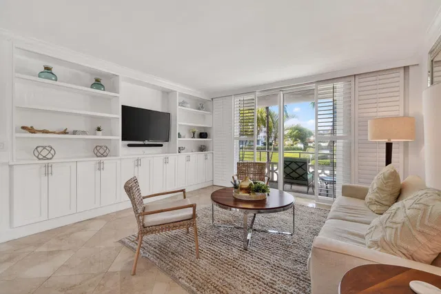 Unit 2030 photo 7