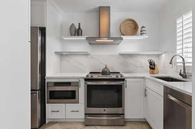Unit 2030 photo 14