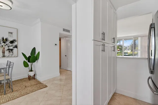 Unit 2030 photo 17