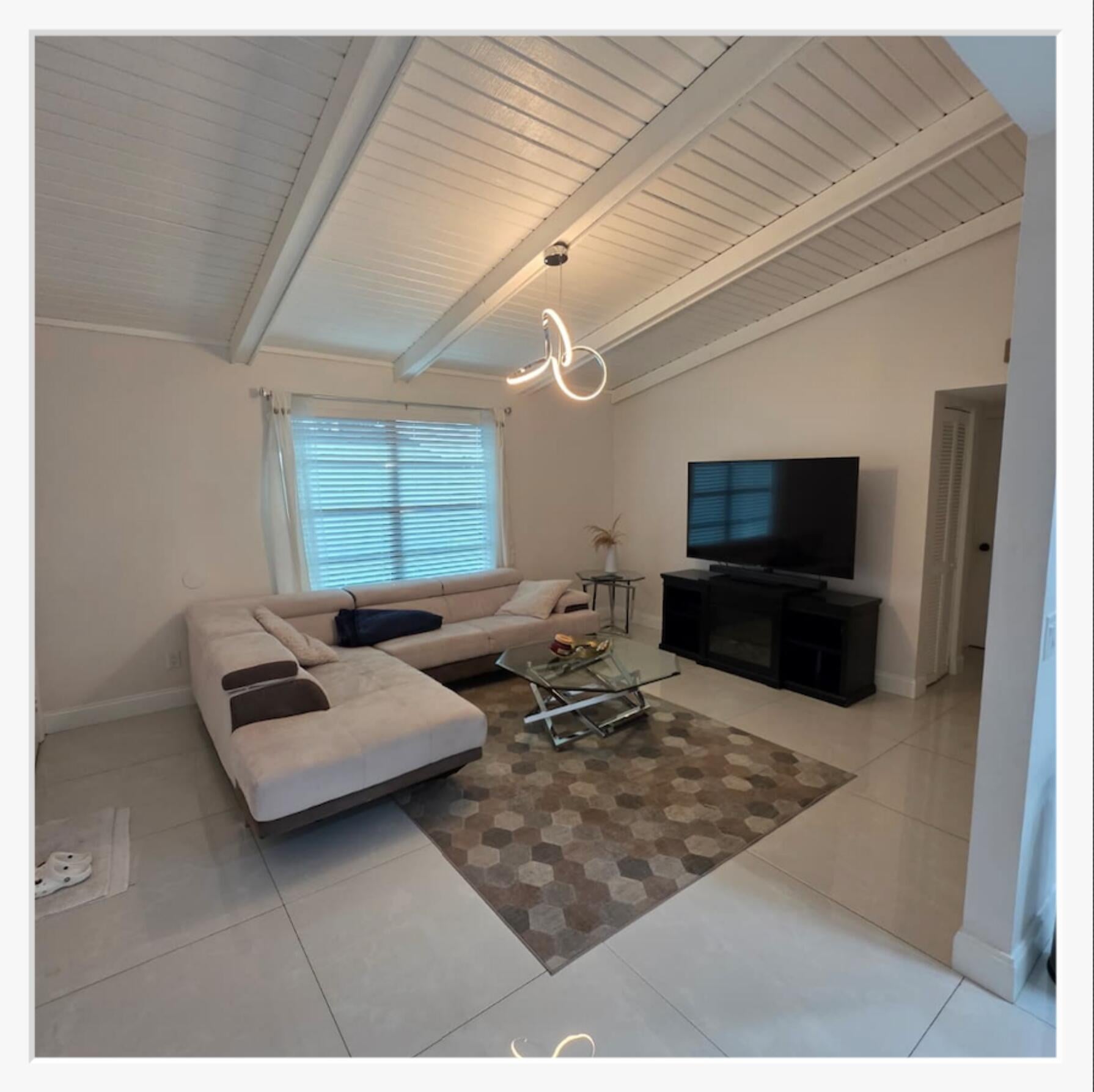 Unit Apt 10 photo 2