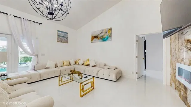  Residence photo 5