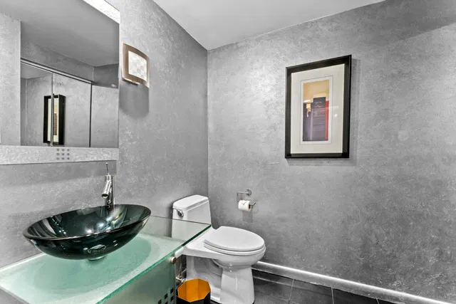 Unit 11 photo 32
