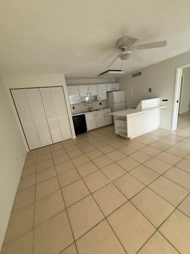  Unit L202 photo 4