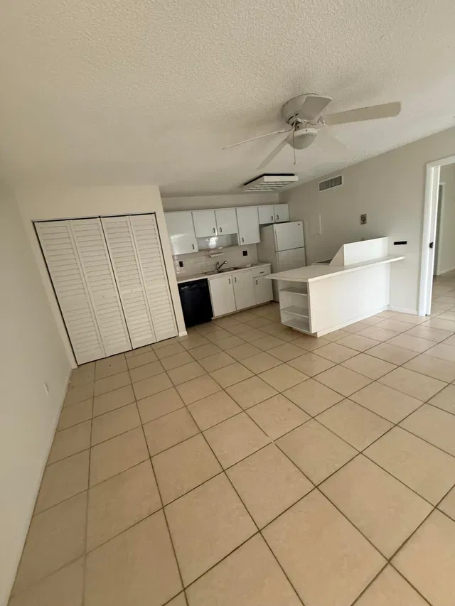  Unit L202 photo 5