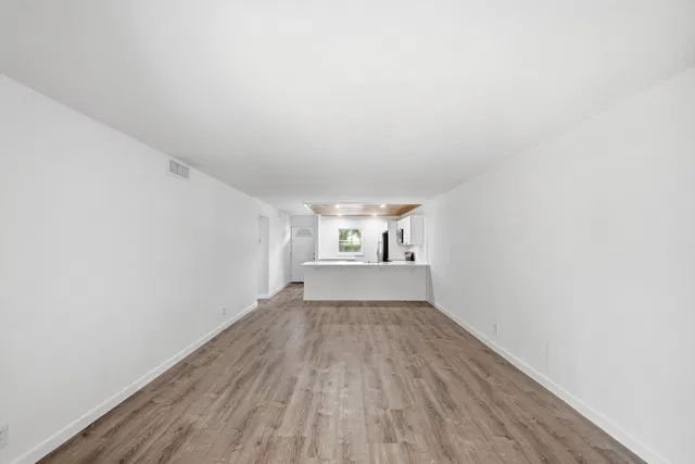 Unit 112 photo 8
