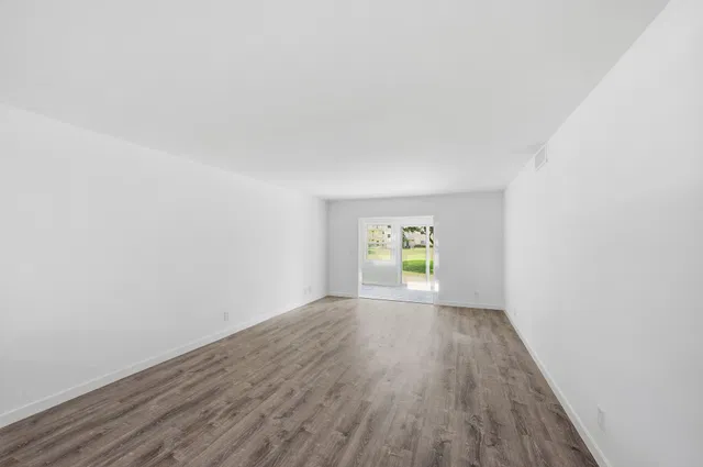 Unit 112 photo 10