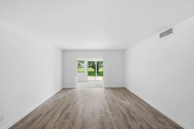 Unit 112 photo 11