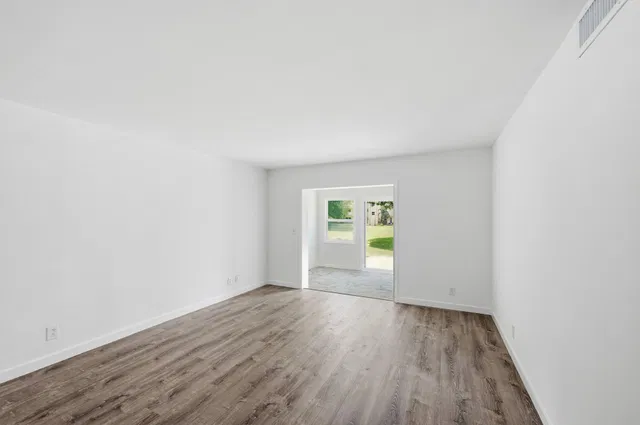 Unit 112 photo 13