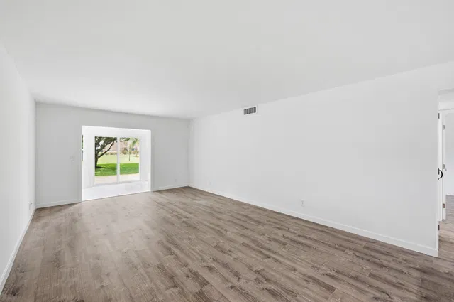 Unit 112 photo 14