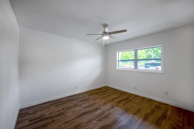 Unit 112 photo 16