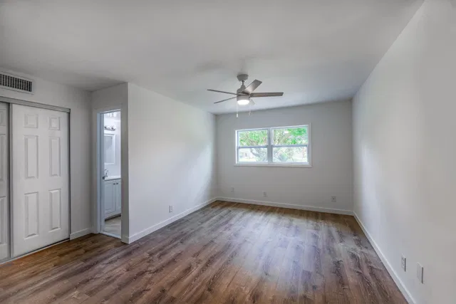 Unit 112 photo 18